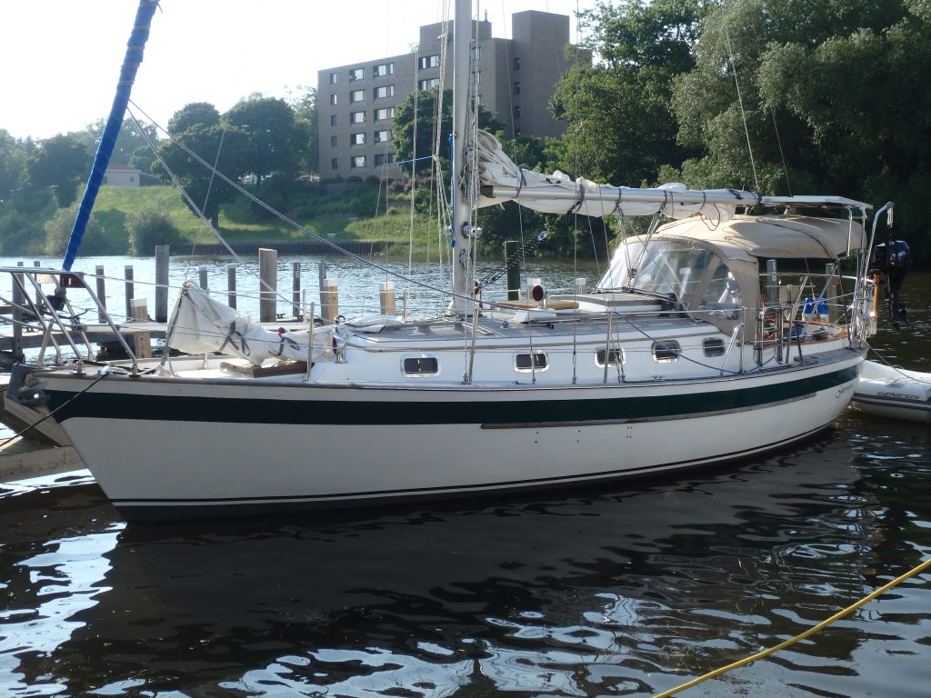 sailboat Sparrow at dock